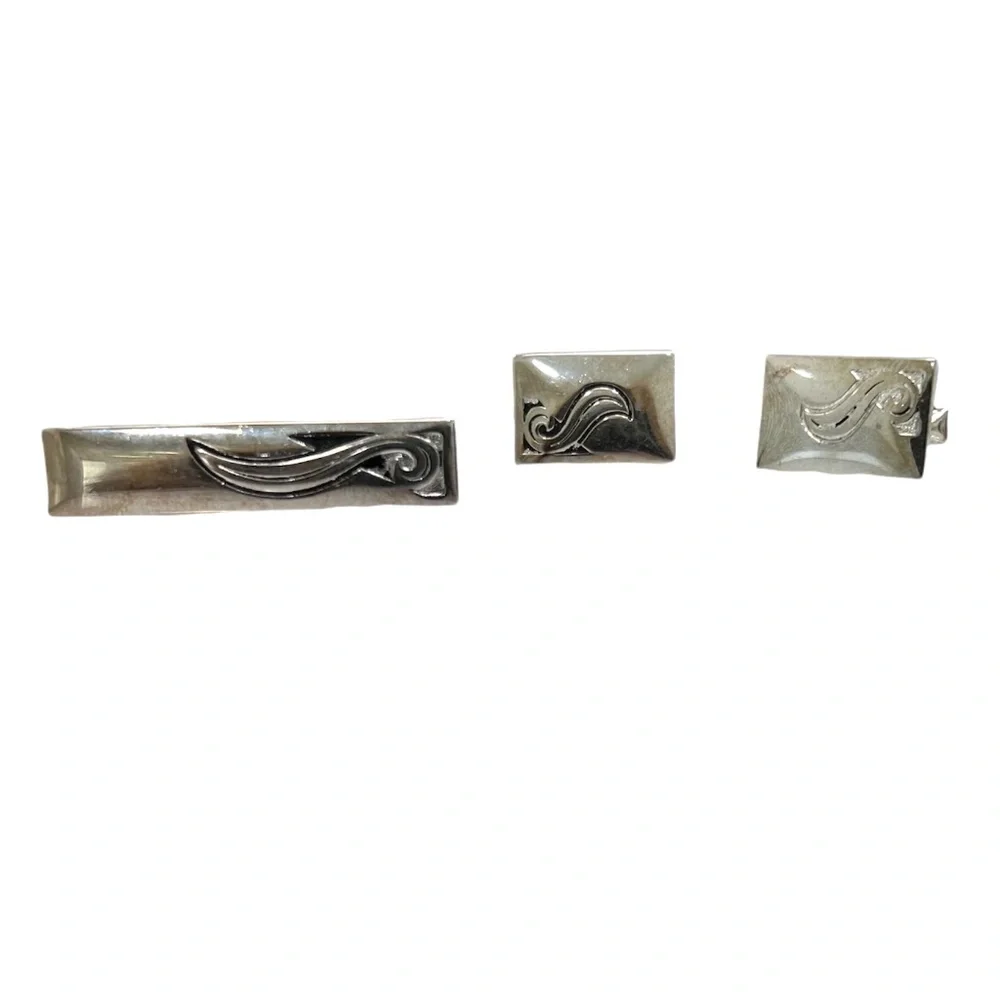 VINTAGE CUFFLINKS & MATCHING TIE CLIP SET - SILVER TONE WITH BLACKENED SWIRL
